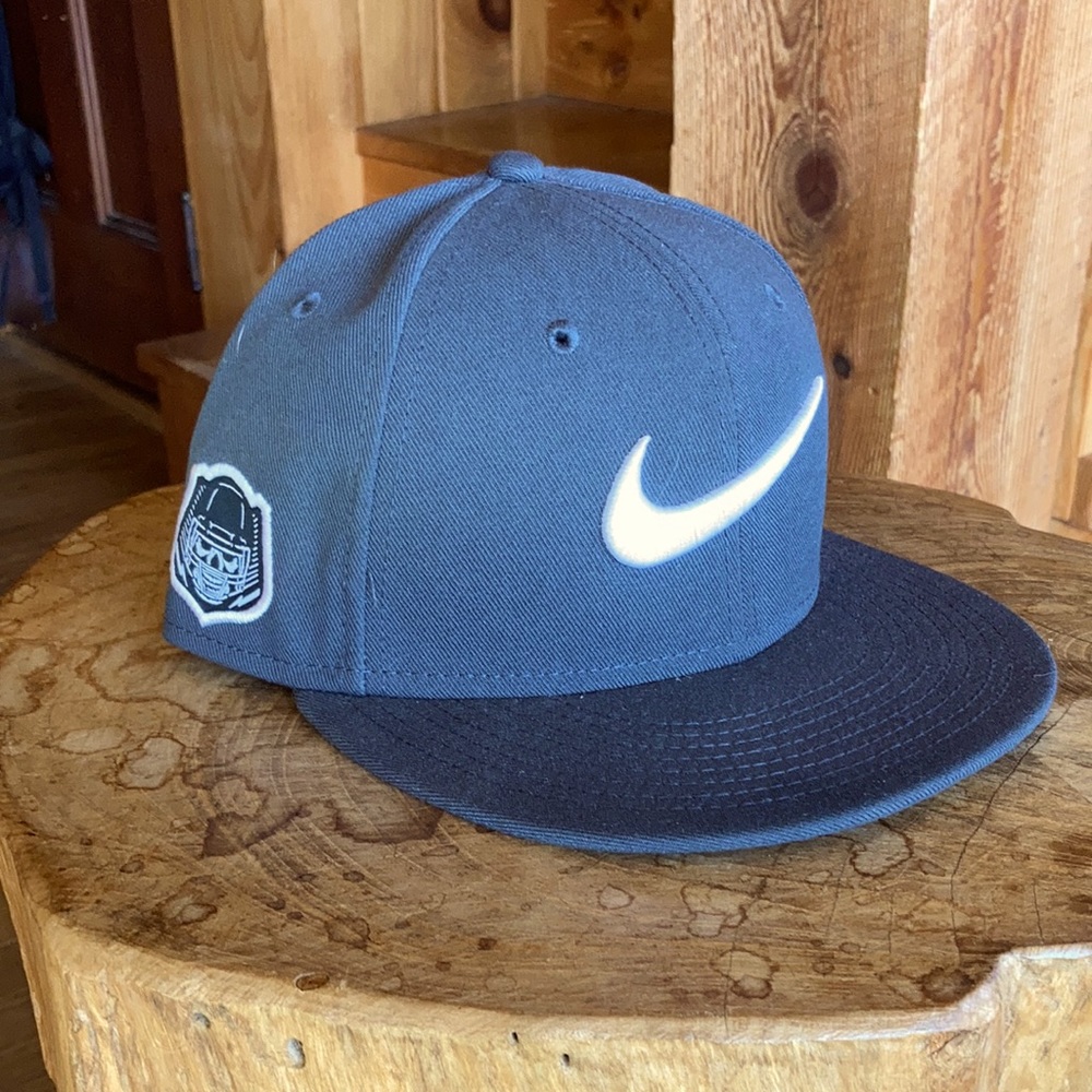 NIKE - RARE! Grid Iron Classic flat brim hat